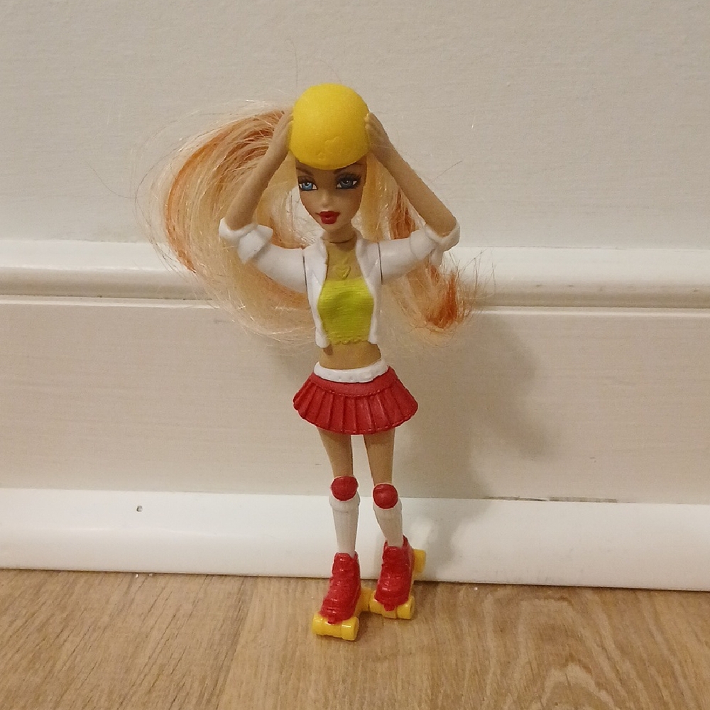2000 Mcdonalds Barbie - Cool Skating Barbie